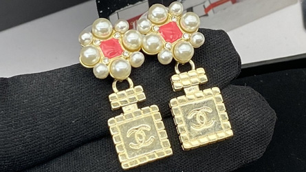 
				Chanel - Jewelry
				joyería
